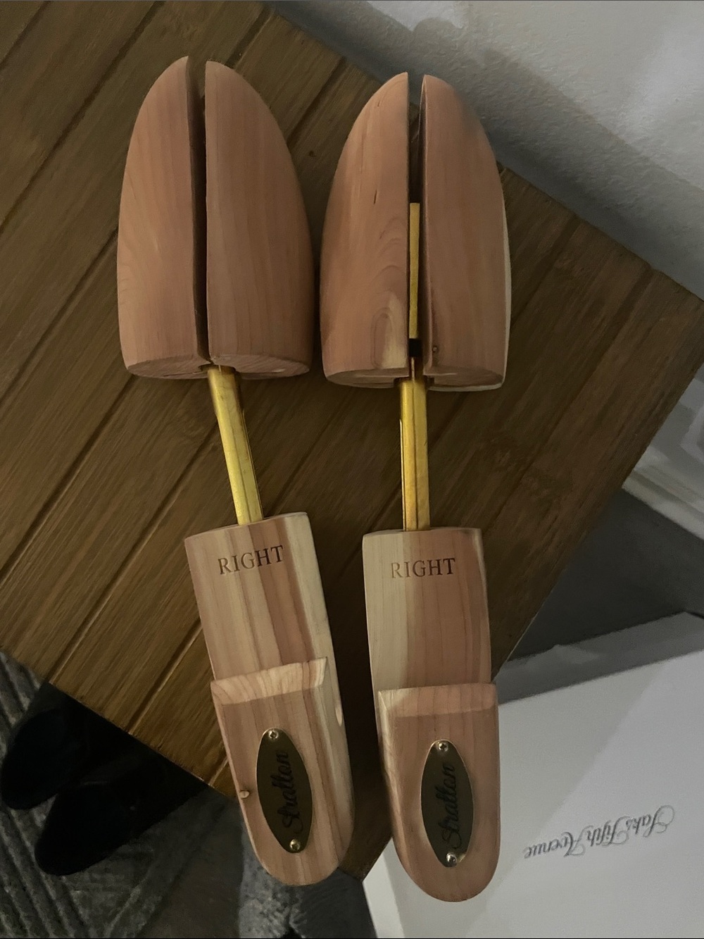Stratton split toe cedar shoe tree size medium. 2 right foot trees